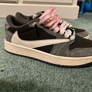 Travis scott jordan 1 lows Black and Gray Sneakers with Pink Laces